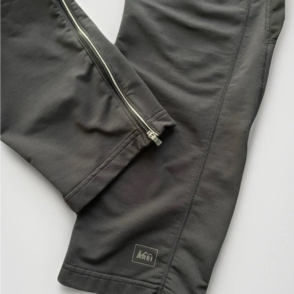 REI Women’s Active Pants Size Small Black Stretch Ankle Zips - Picture 2 of 5